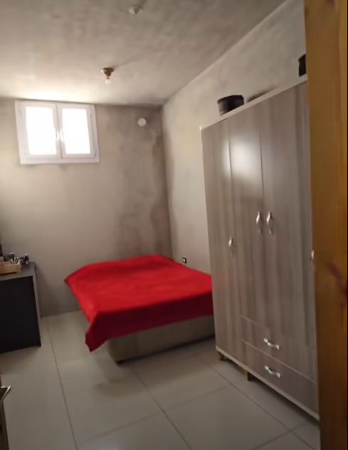 شقة للبيع طابق ثاني مع سطح قرب مدرسة طارق