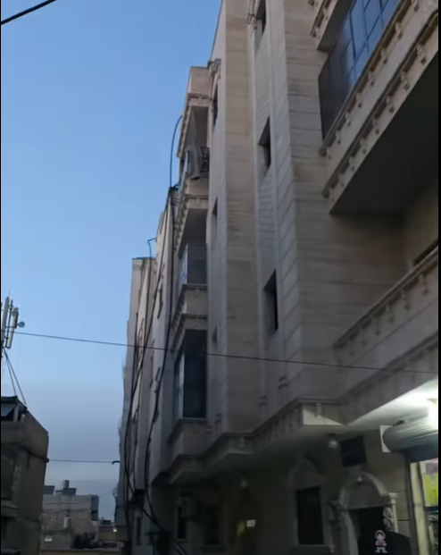 شقة طابق ثاني للبيع مساحة ١٠٠ متر إكساء سوبر